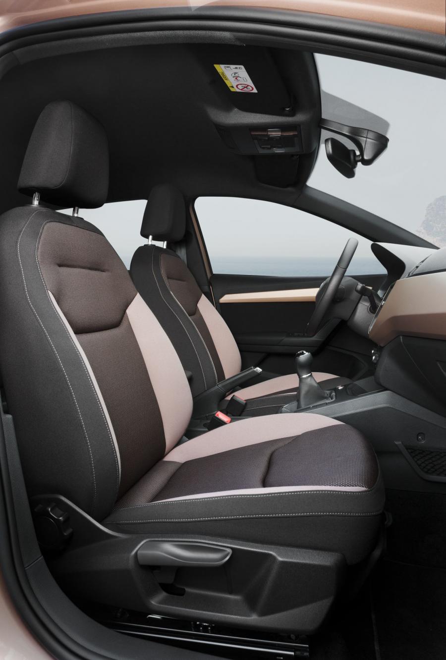 Интерьер Seat Ibiza TGI 2017 года  (WW) (фото 10 из 18)